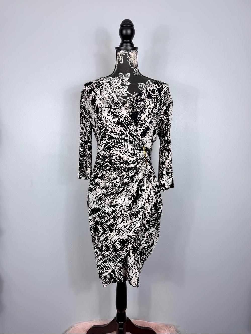 Calvin Klein animal print faux wrap fitted quarter sleeve stretch dress size 8